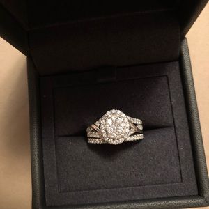 White Gold Oval Wedding Set